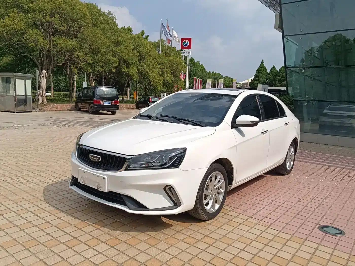 Geely Emgrand 2021 UP 1.5L CVT Luxury Edition — миниатюра 1