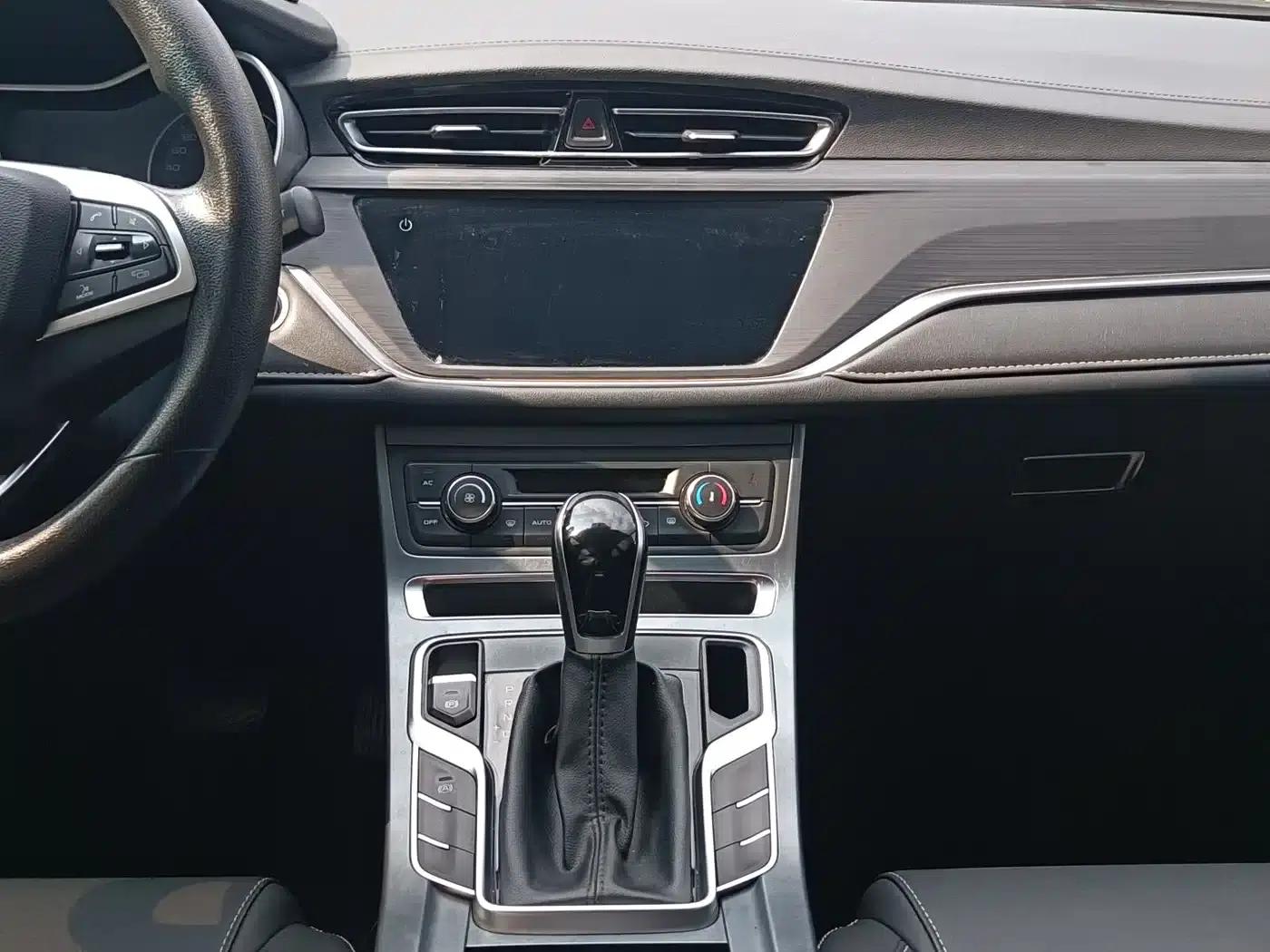 Geely Emgrand 2021 UP 1.5L CVT Luxury Edition — миниатюра 12