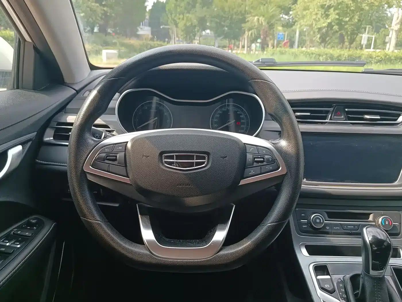 Geely Emgrand 2021 UP 1.5L CVT Luxury Edition — миниатюра 13