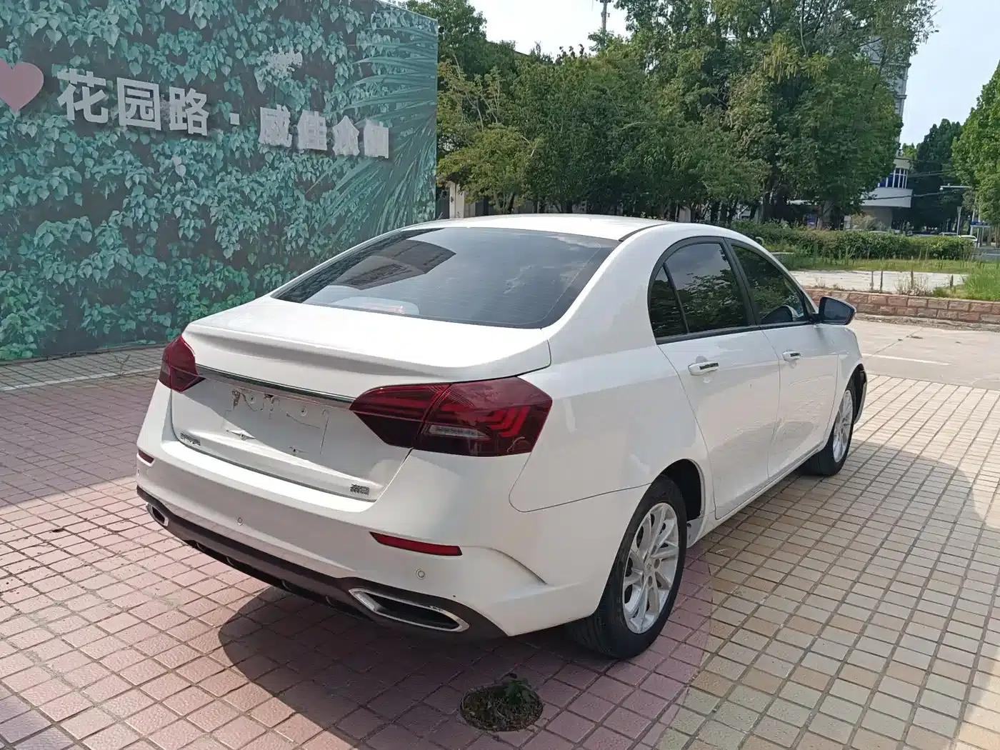 Geely Emgrand 2021 UP 1.5L CVT Luxury Edition — миниатюра 14