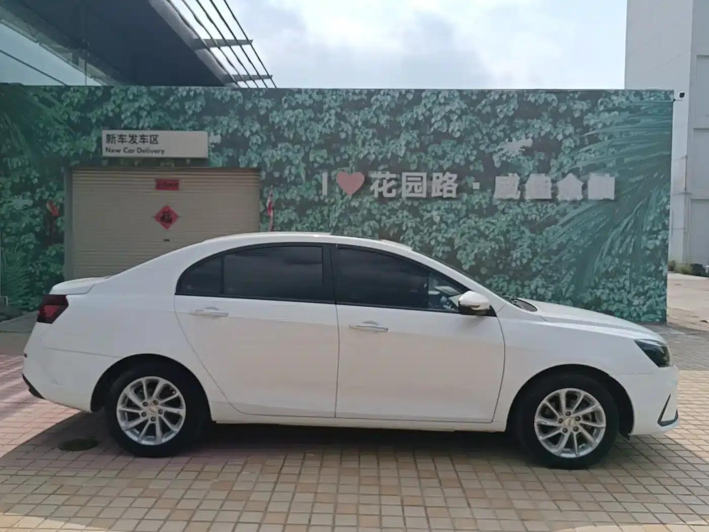 Geely Emgrand 2021 UP 1.5L CVT Luxury Edition — миниатюра 4