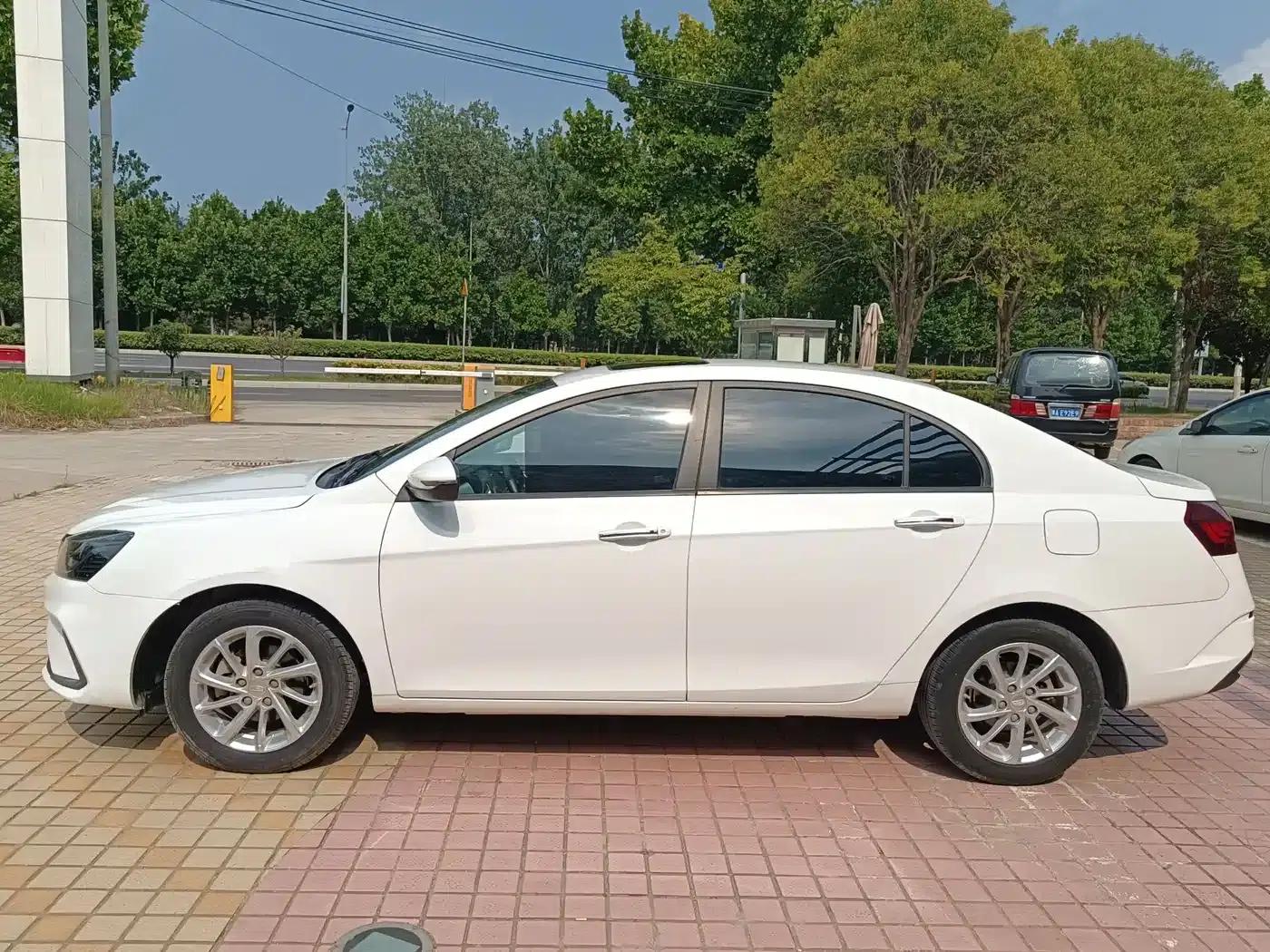 Geely Emgrand 2021 UP 1.5L CVT Luxury Edition — миниатюра 5