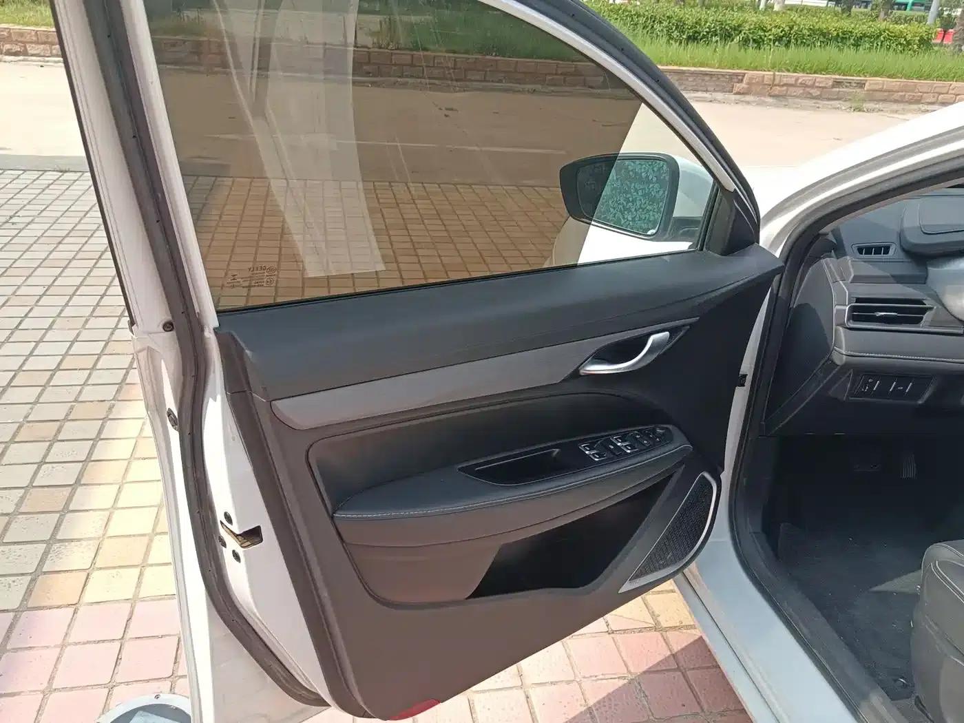 Geely Emgrand 2021 UP 1.5L CVT Luxury Edition — миниатюра 6