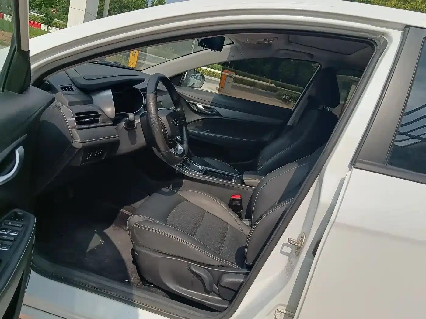 Geely Emgrand 2021 UP 1.5L CVT Luxury Edition — миниатюра 7