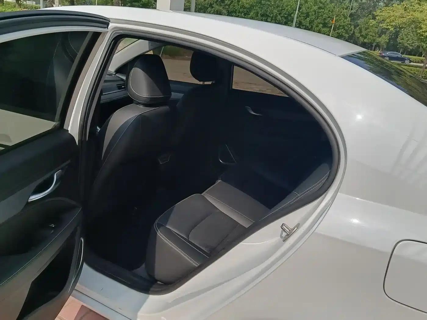 Geely Emgrand 2021 UP 1.5L CVT Luxury Edition — миниатюра 8