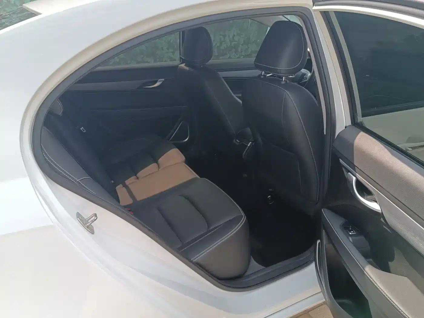 Geely Emgrand 2021 UP 1.5L CVT Luxury Edition — миниатюра 9