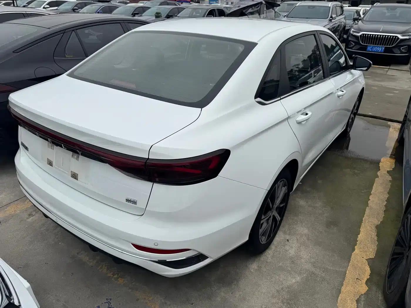 Geely Emgrand 2022 4th Generation 1.5L CVT Luxury Edition — миниатюра 5