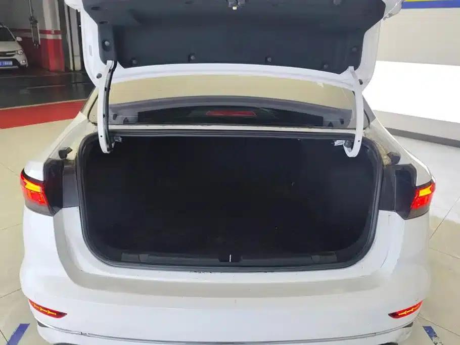 Geely Emgrand 2023 4th Generation Champion Edition 1.5L CVT Premium — миниатюра 4