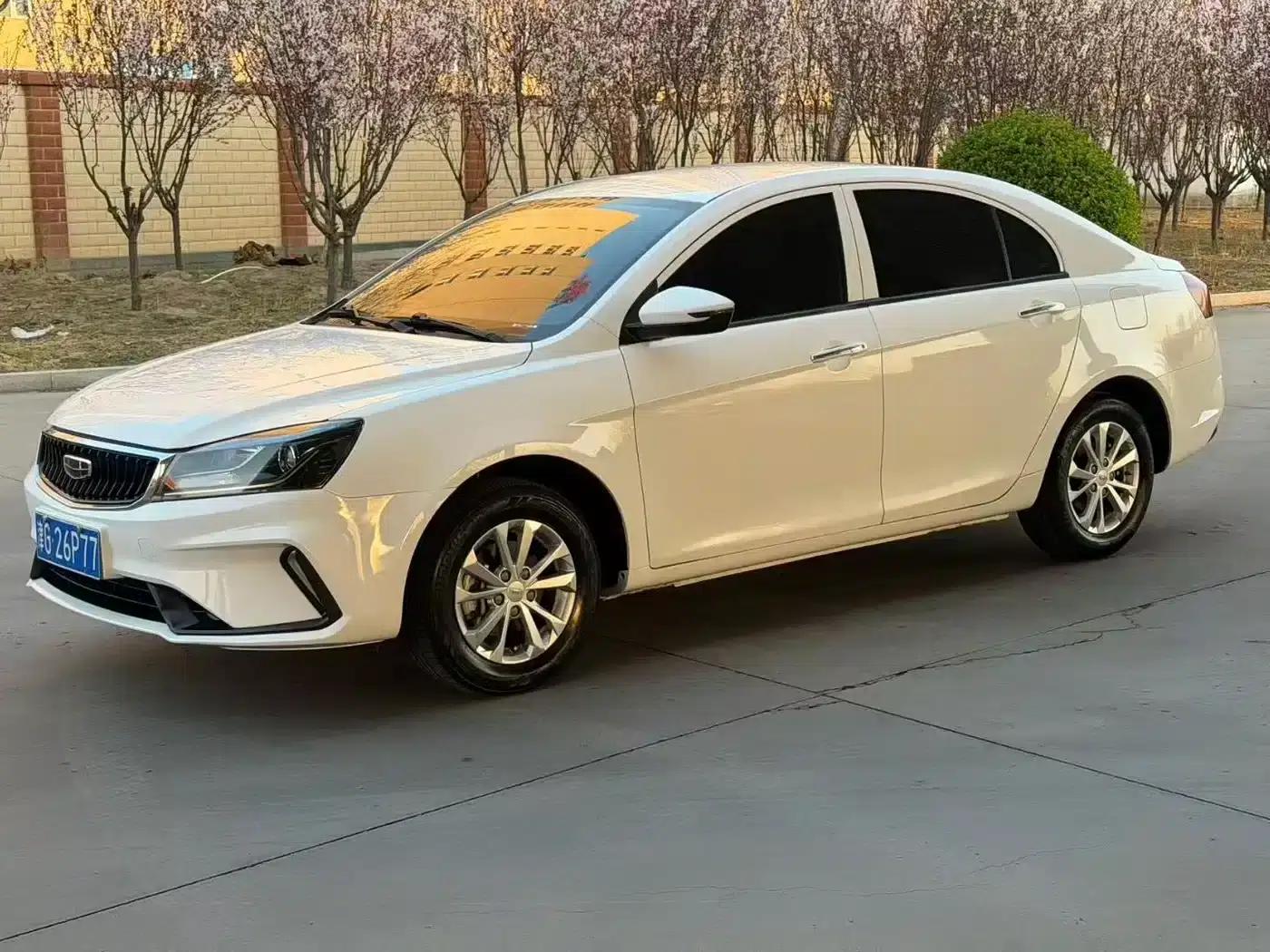 Geely Emgrand 2021 UP 1.5L CVT Luxury Edition — миниатюра 3
