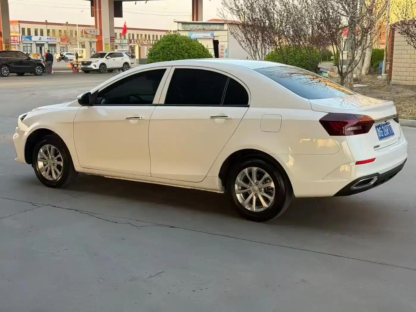 Geely Emgrand 2021 UP 1.5L CVT Luxury Edition — миниатюра 4