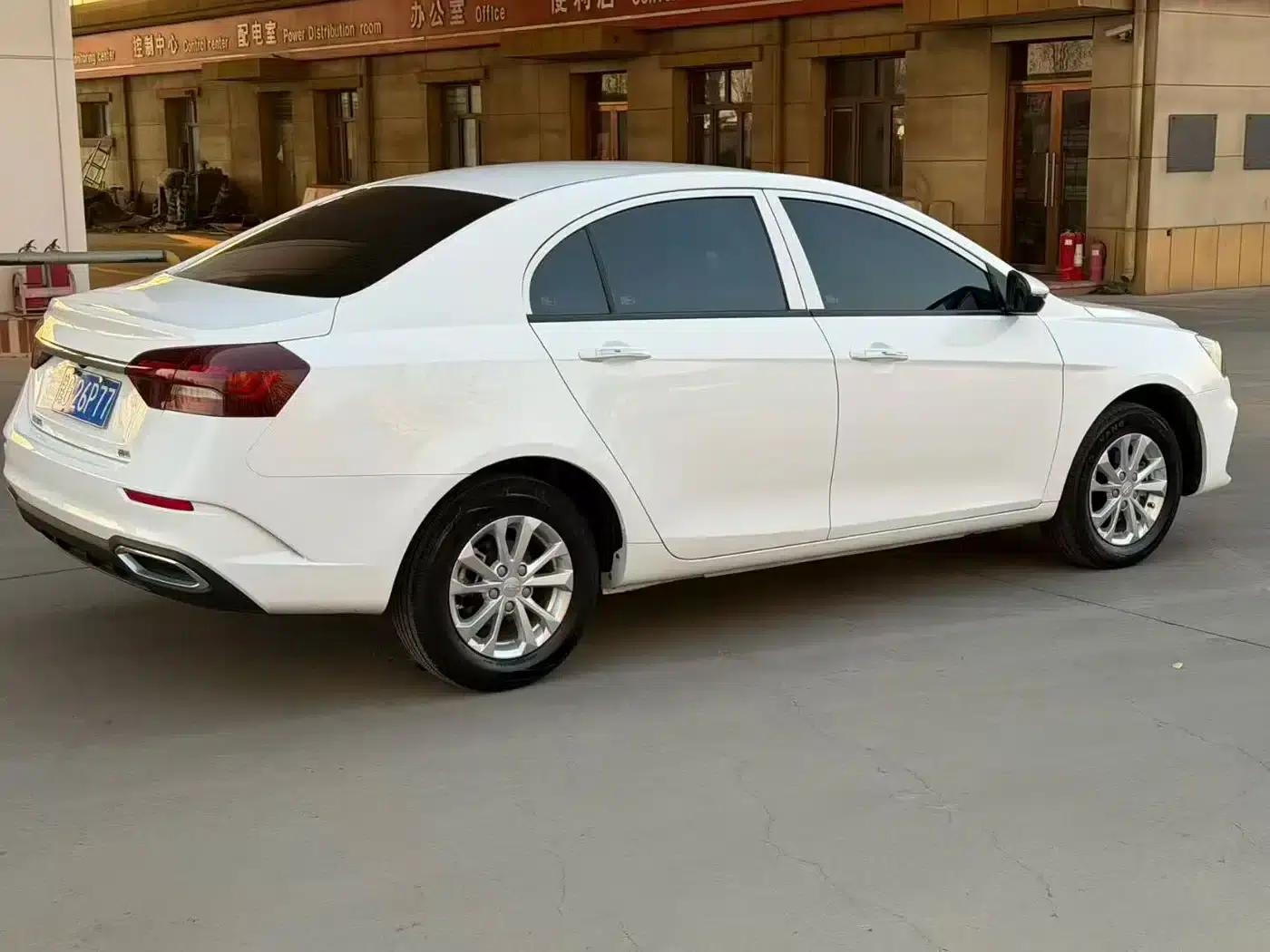 Geely Emgrand 2021 UP 1.5L CVT Luxury Edition — миниатюра 6