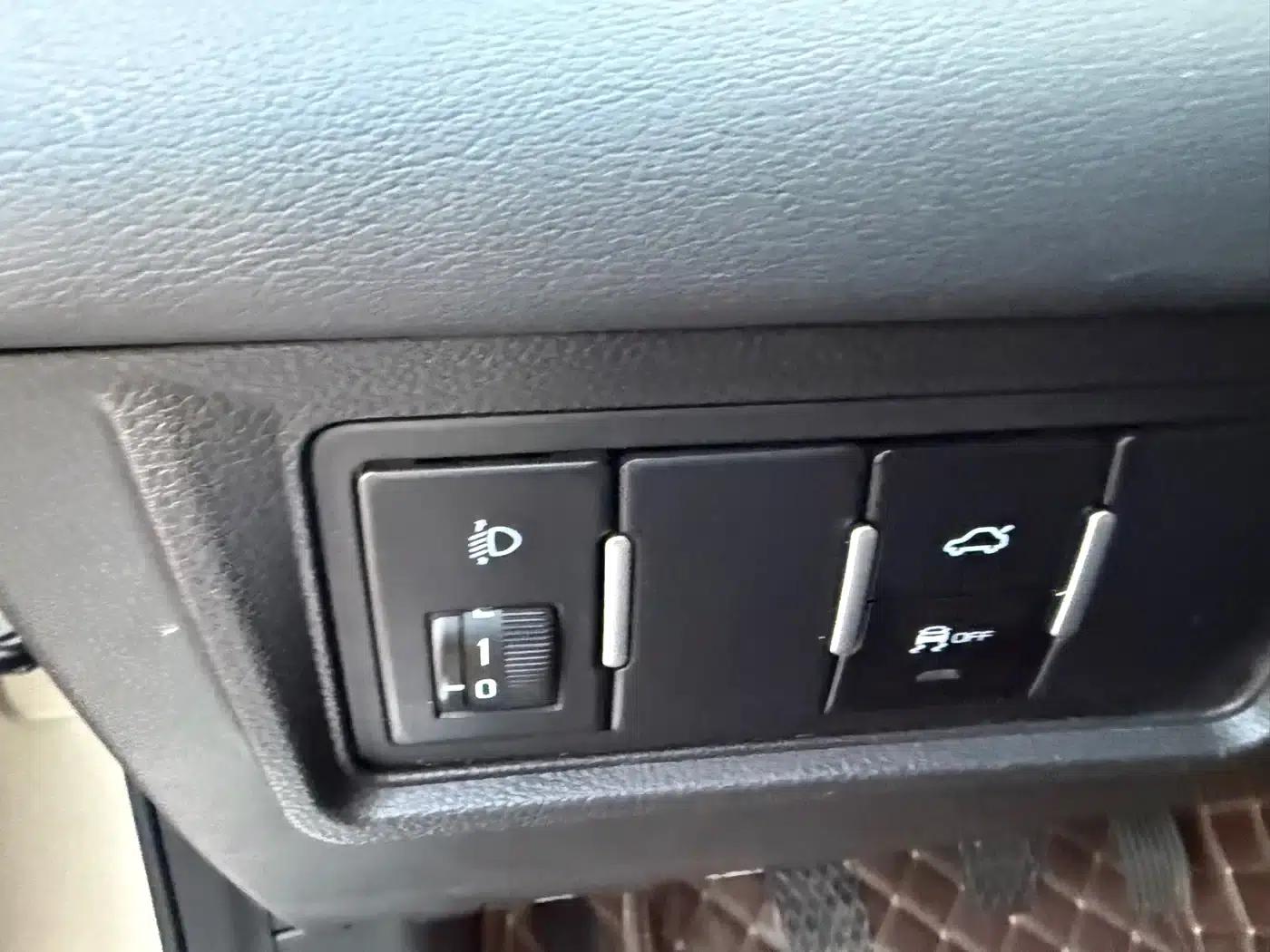 Geely Emgrand 2019 Leading Edition 1.5L Manual Upward Connected Model (China VI Emission Standard) — миниатюра 20