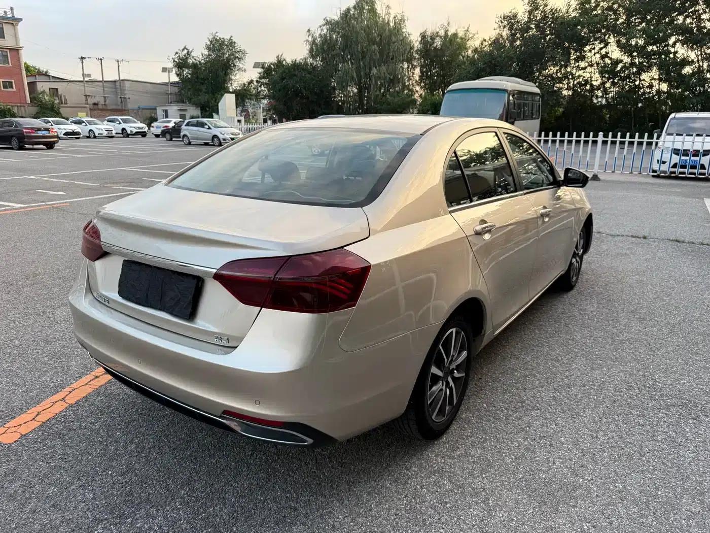 Geely Emgrand 2019 Leading Edition 1.5L Manual Upward Connected Model (China VI Emission Standard) — миниатюра 9