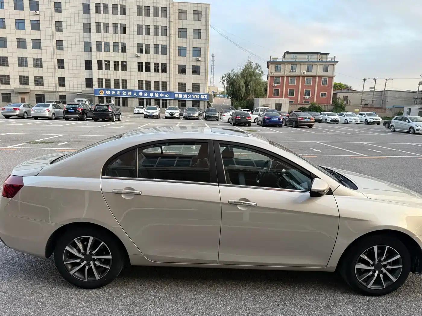 Geely Emgrand 2019 Leading Edition 1.5L Manual Upward Connected Model (China VI Emission Standard) — миниатюра 10