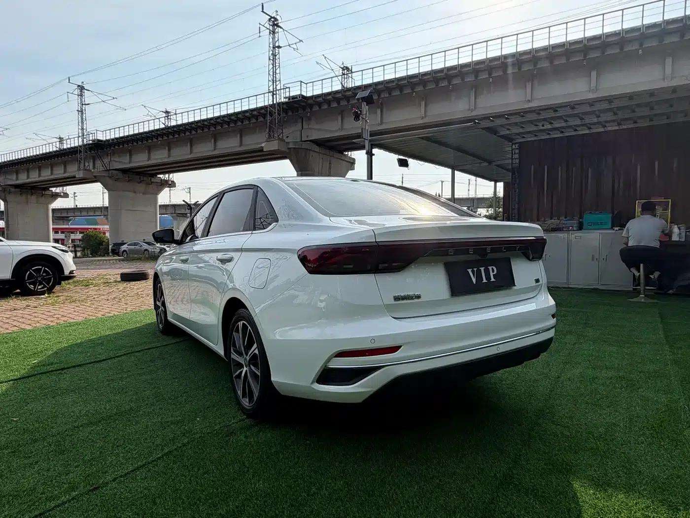Geely Emgrand 2022 4th Generation 1.5L CVT Premium — миниатюра 4