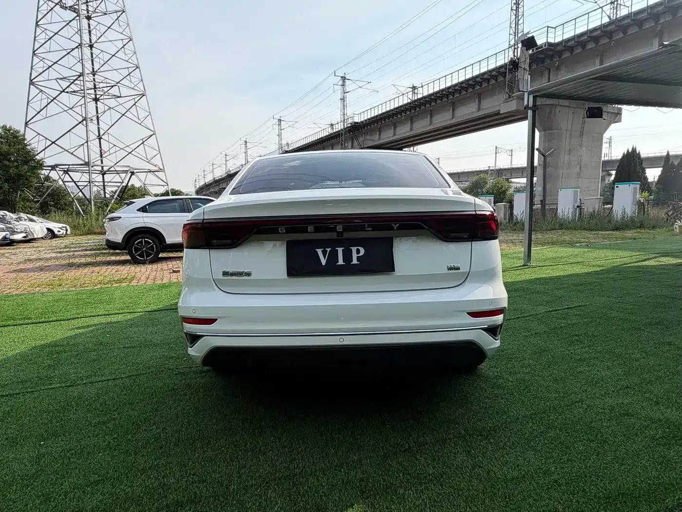 Geely Emgrand 2022 4th Generation 1.5L CVT Premium — миниатюра 5