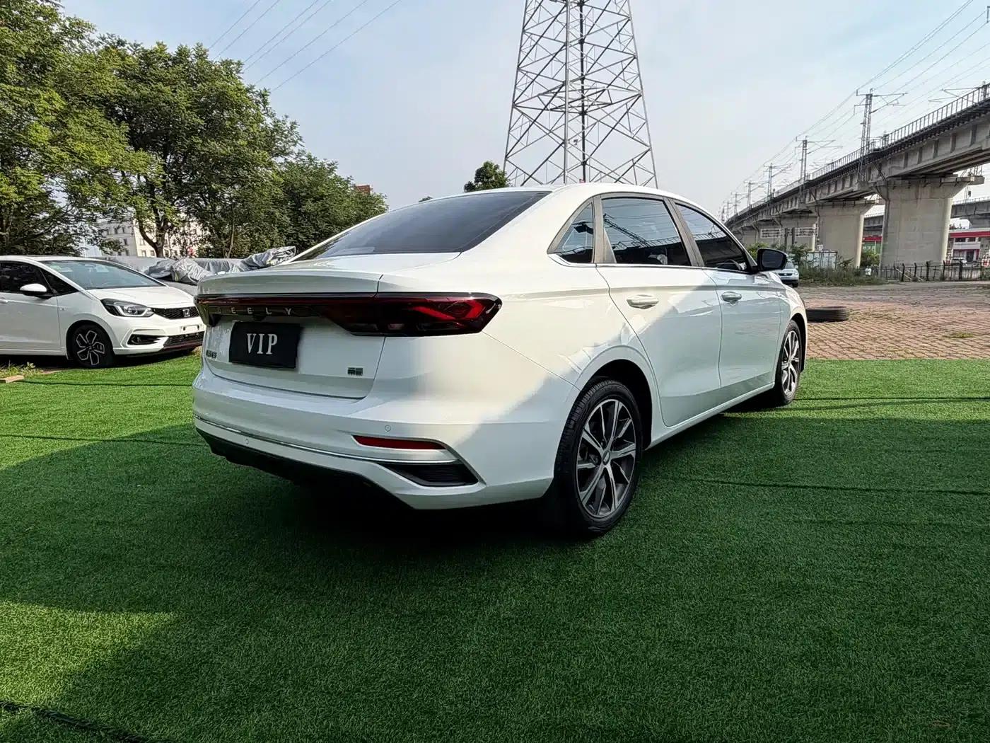 Geely Emgrand 2022 4th Generation 1.5L CVT Premium — миниатюра 6