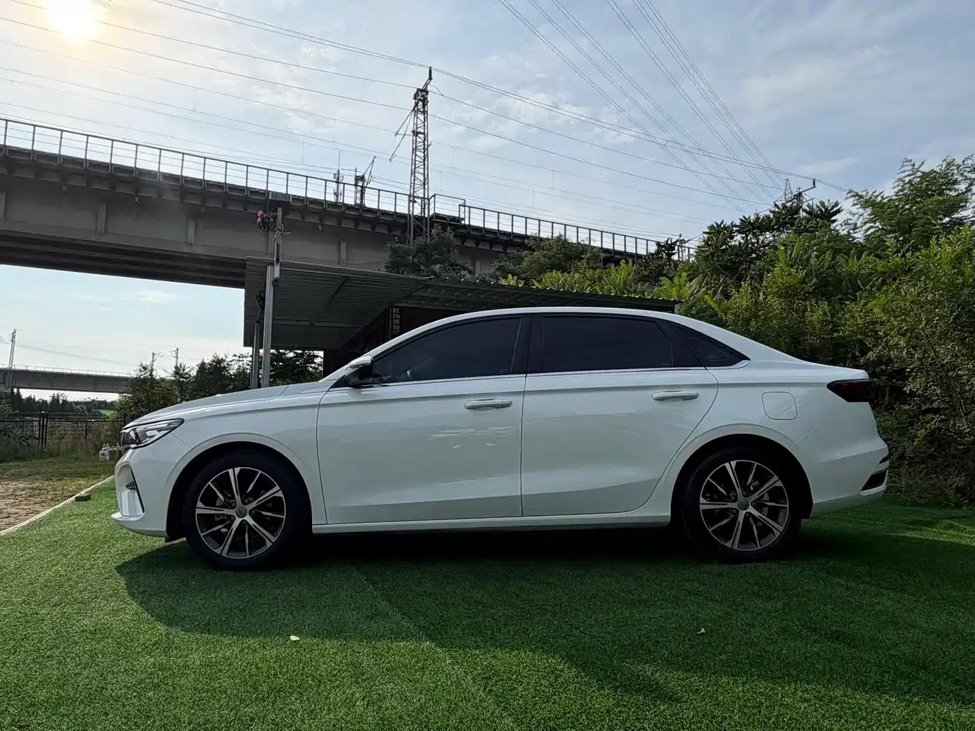 Geely Emgrand 2022 4th Generation 1.5L CVT Premium — миниатюра 7