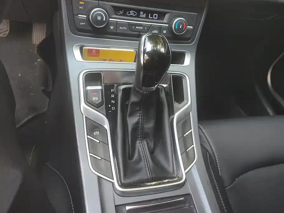 Geely Emgrand 2021 UP 1.5L CVT Luxury Edition — миниатюра 16