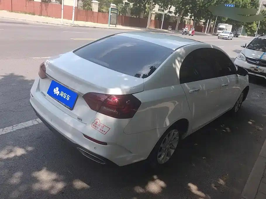 Geely Emgrand 2021 UP 1.5L CVT Luxury Edition — миниатюра 3