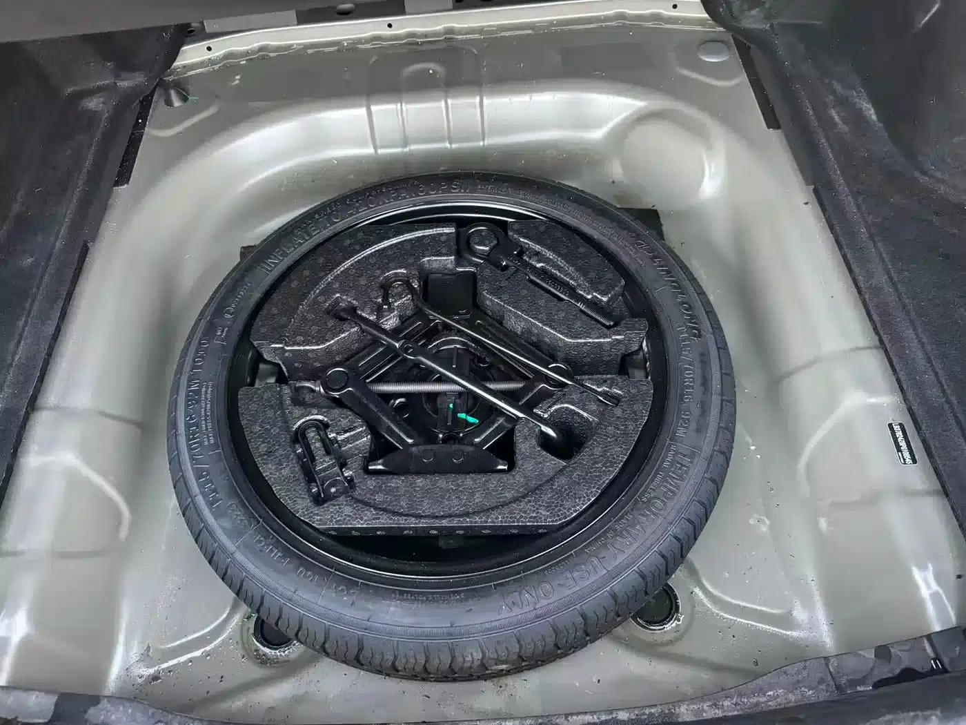 Geely Emgrand 2023 4th Generation Champion Edition 1.5L CVT Luxury — миниатюра 11