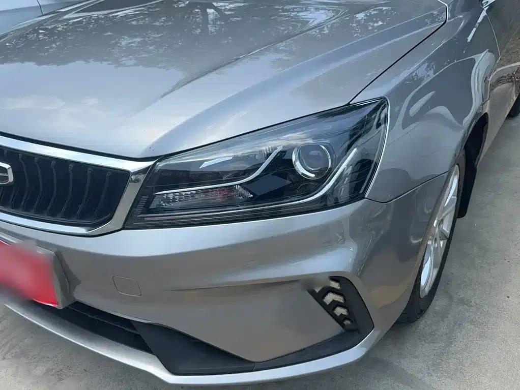 Geely Emgrand 2020 1.5L Manual Deluxe Edition — миниатюра 3