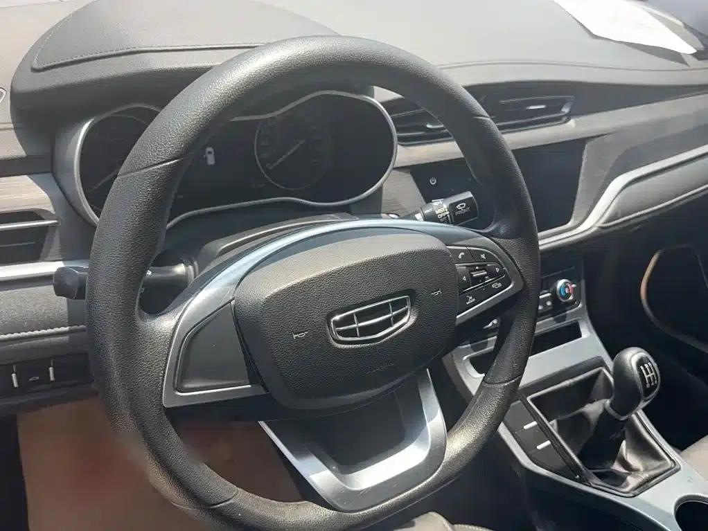 Geely Emgrand 2020 1.5L Manual Deluxe Edition — миниатюра 4
