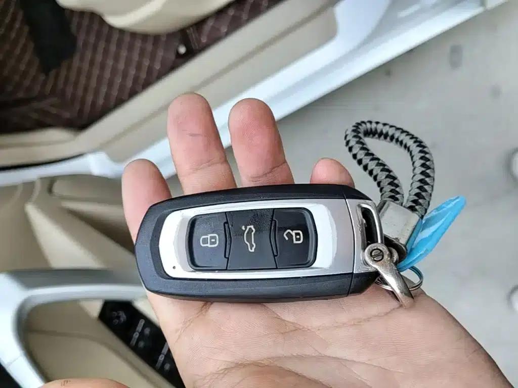 Geely Emgrand 2017 Sedan Million Edition 1.5L Manual Deluxe — миниатюра 9