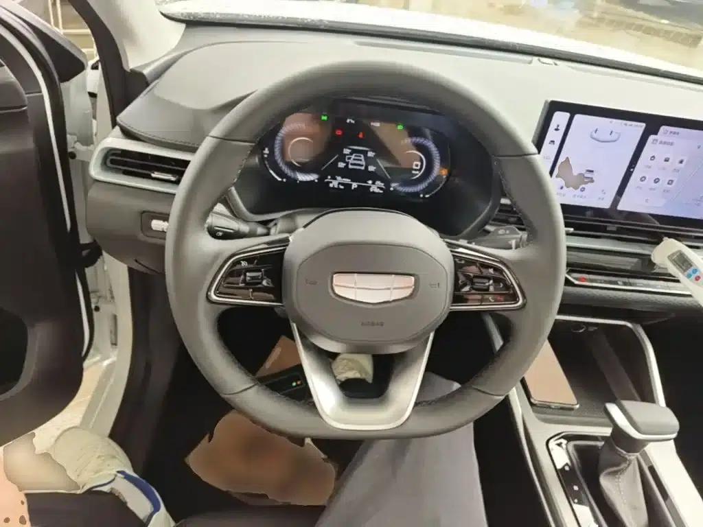 Geely Emgrand 2025 4th Generation 1.5L CVT Premium — миниатюра 11