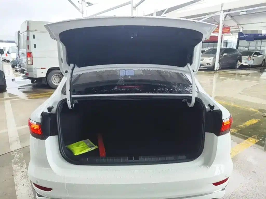 Geely Emgrand 2025 4th Generation 1.5L CVT Premium — миниатюра 19