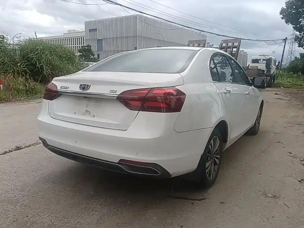 Geely Emgrand 2018 1.5L CVT Upward Connected Edition — миниатюра 7