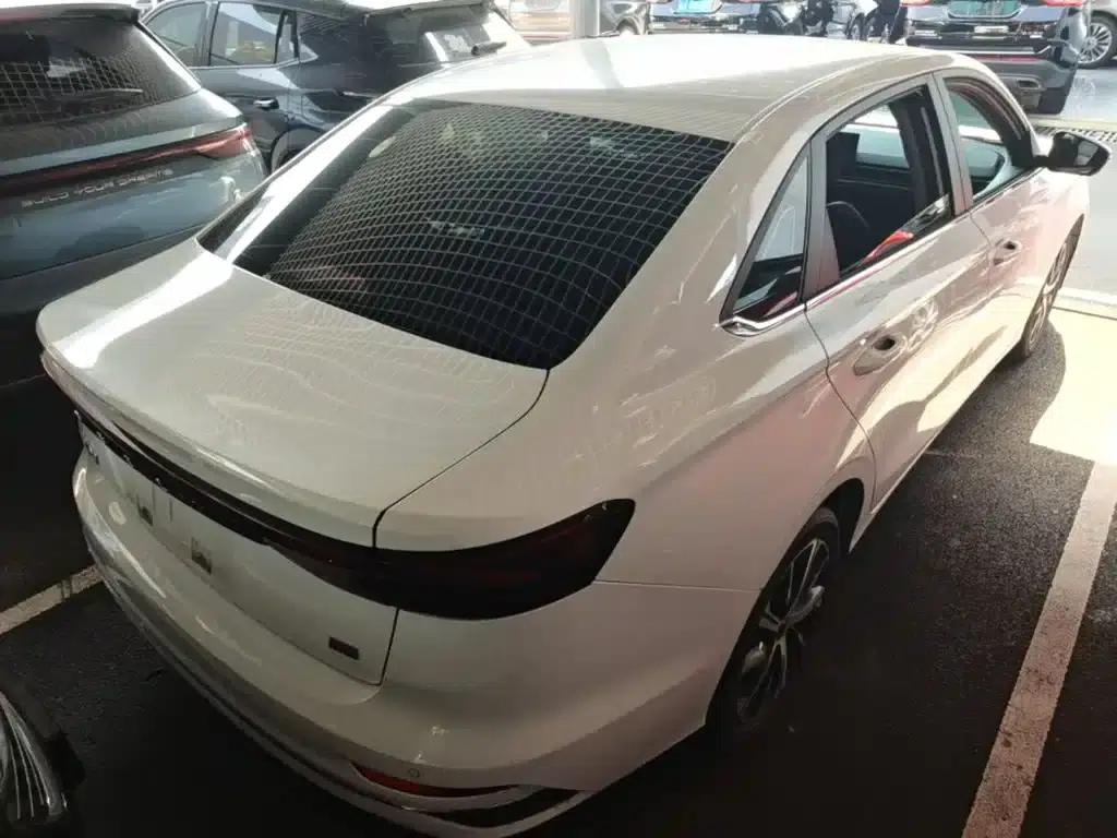 Geely Emgrand 2022 4th Generation 1.5L CVT Premium — миниатюра 7