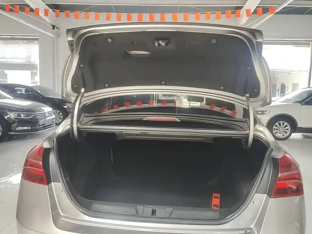 Geely Emgrand 2018 1.5L Manual Deluxe Edition — миниатюра 19