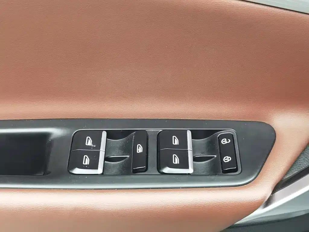 Geely Boyue 2018 1.8TD Automatic 2WD Smart Supreme Edition 4G Connected Version — миниатюра 9