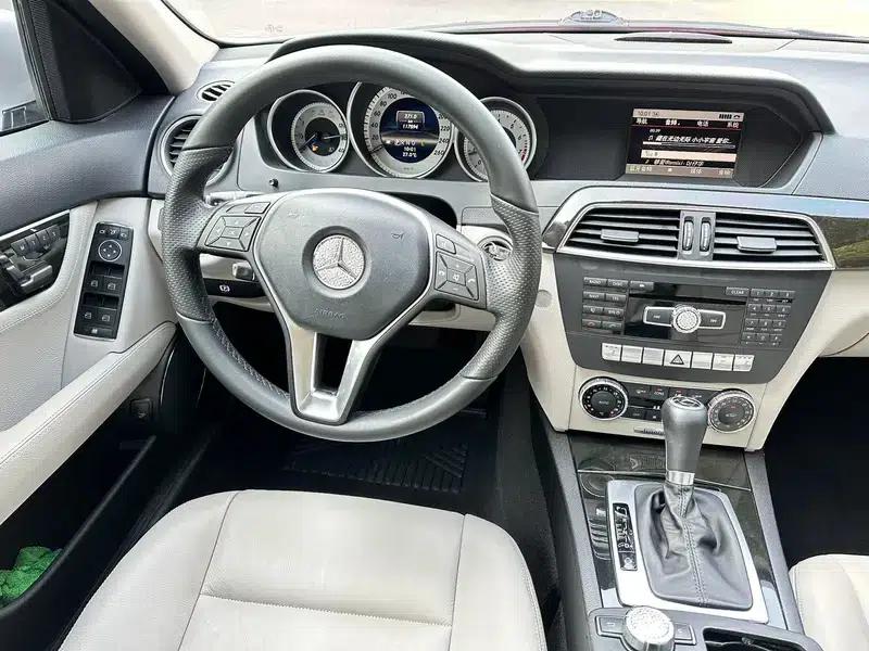 Mercedes-Benz C-Class 2011 C 260 CGI Fashion Model — миниатюра 16