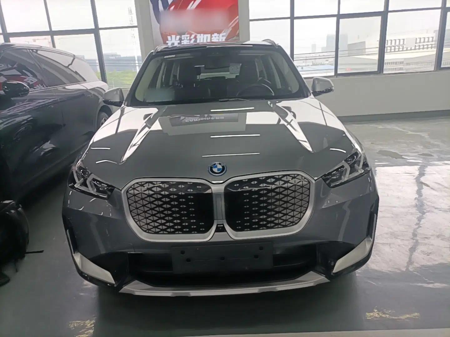 BMW iX1 2023 xDrive30L X Design Package — миниатюра 2