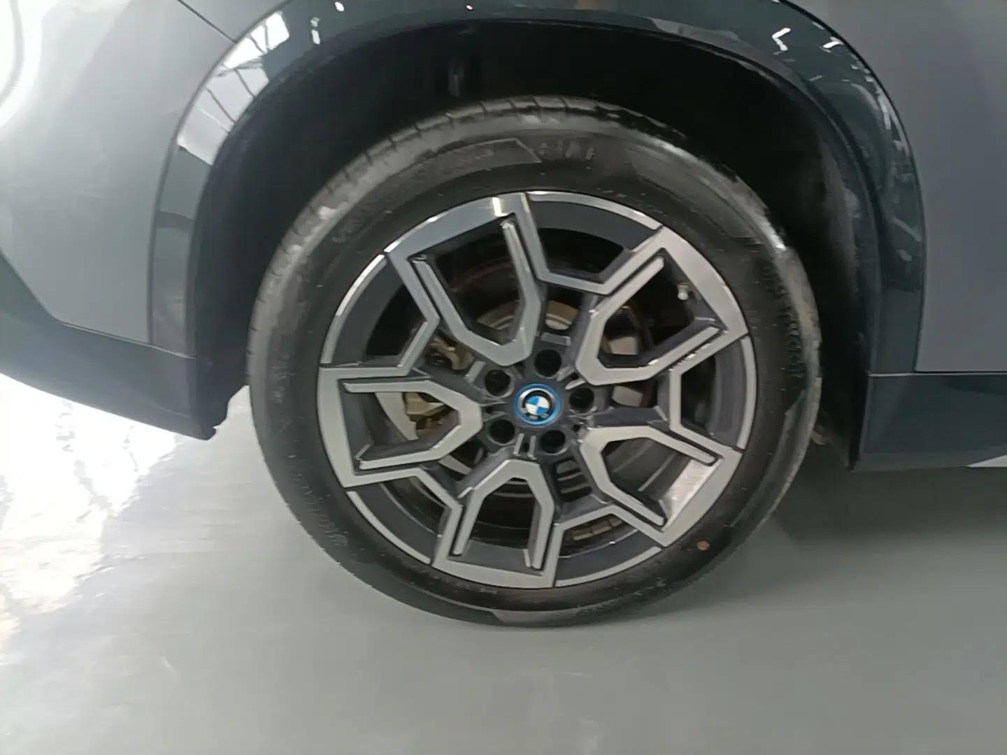 BMW iX1 2023 xDrive30L X Design Package — миниатюра 11