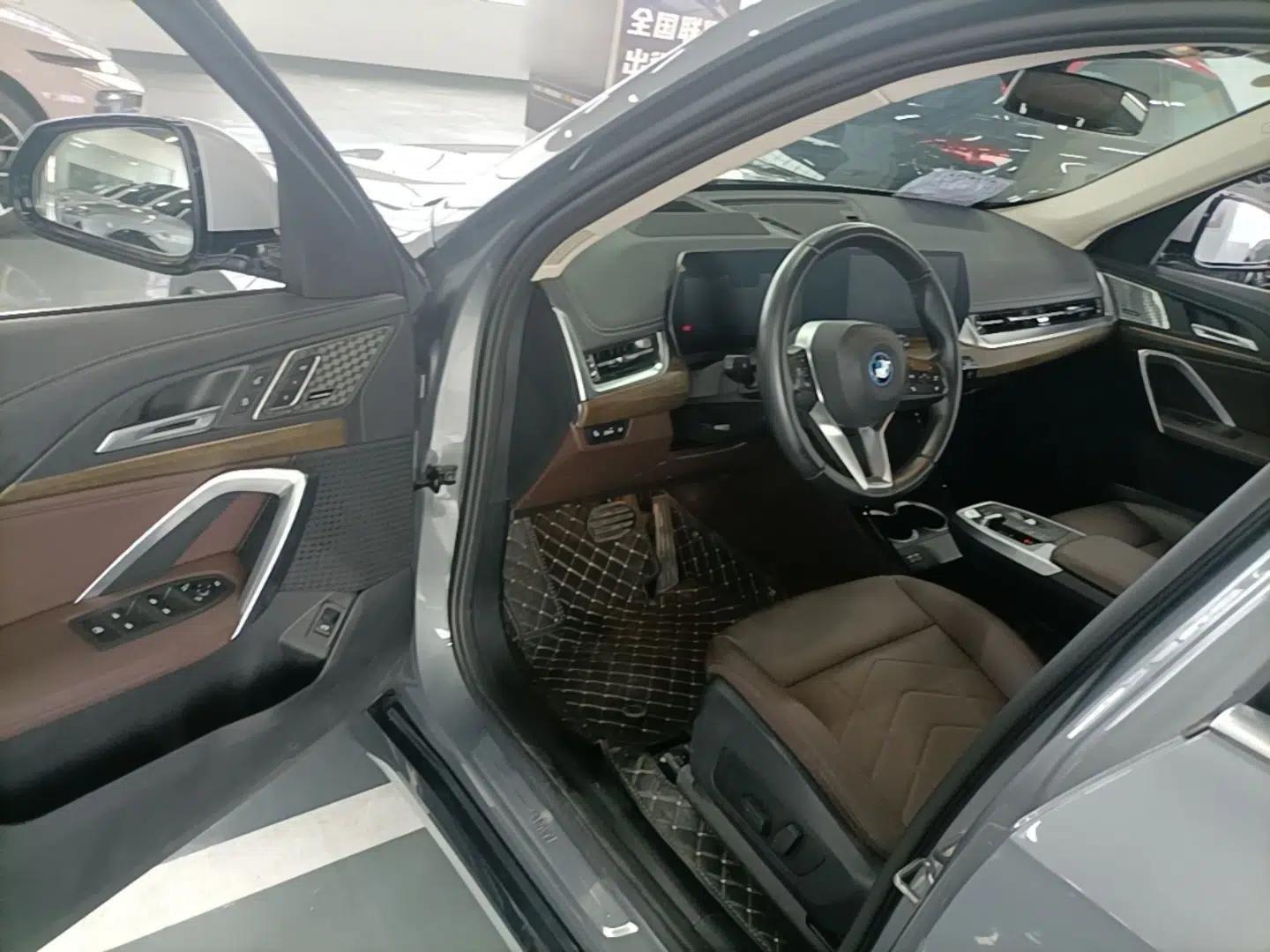 BMW iX1 2023 xDrive30L X Design Package — миниатюра 18