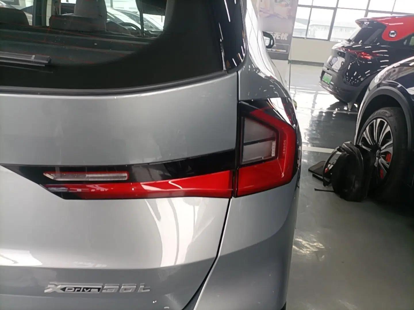 BMW iX1 2023 xDrive30L X Design Package — миниатюра 9
