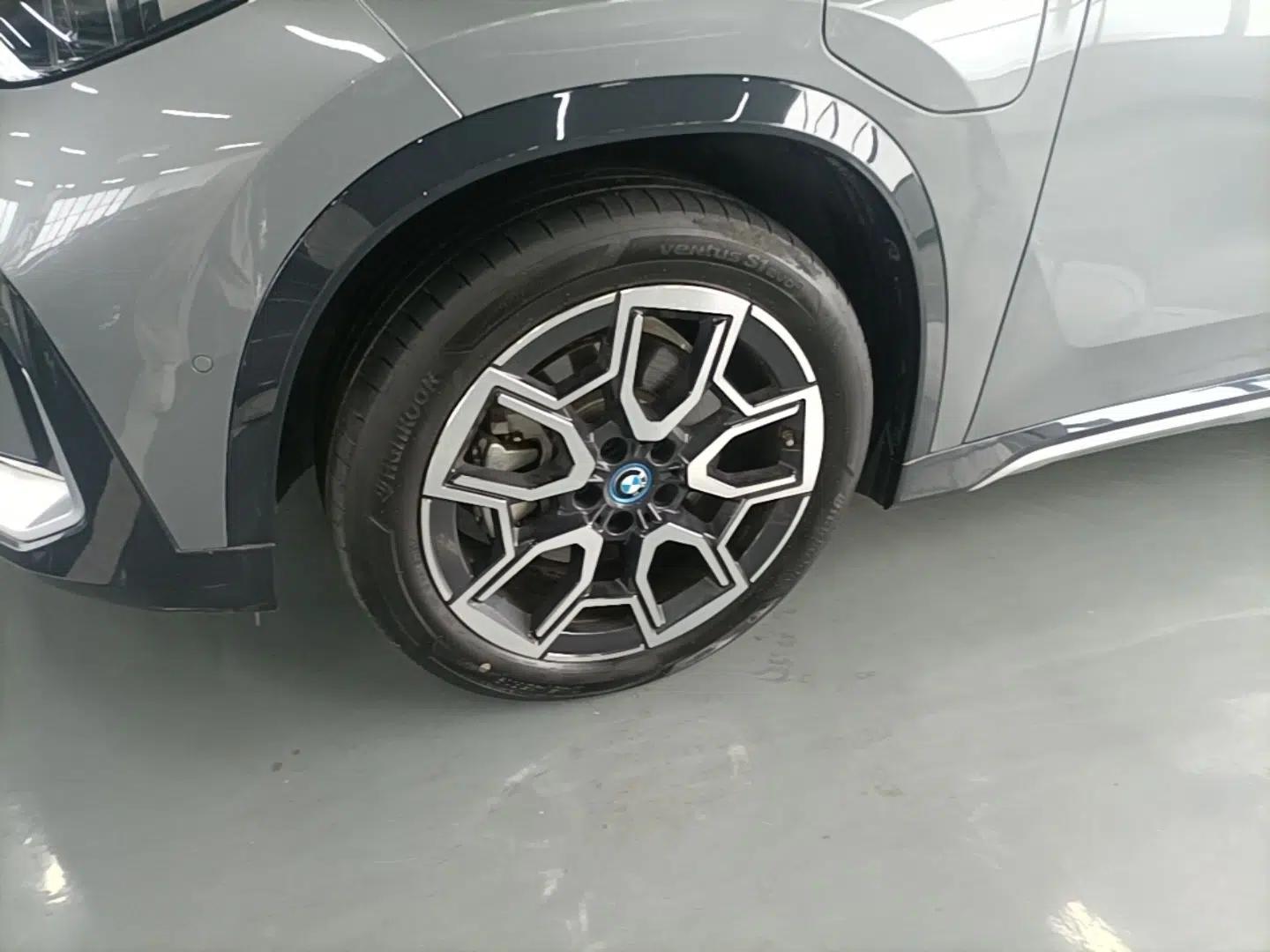 BMW iX1 2023 xDrive30L X Design Package — миниатюра 10