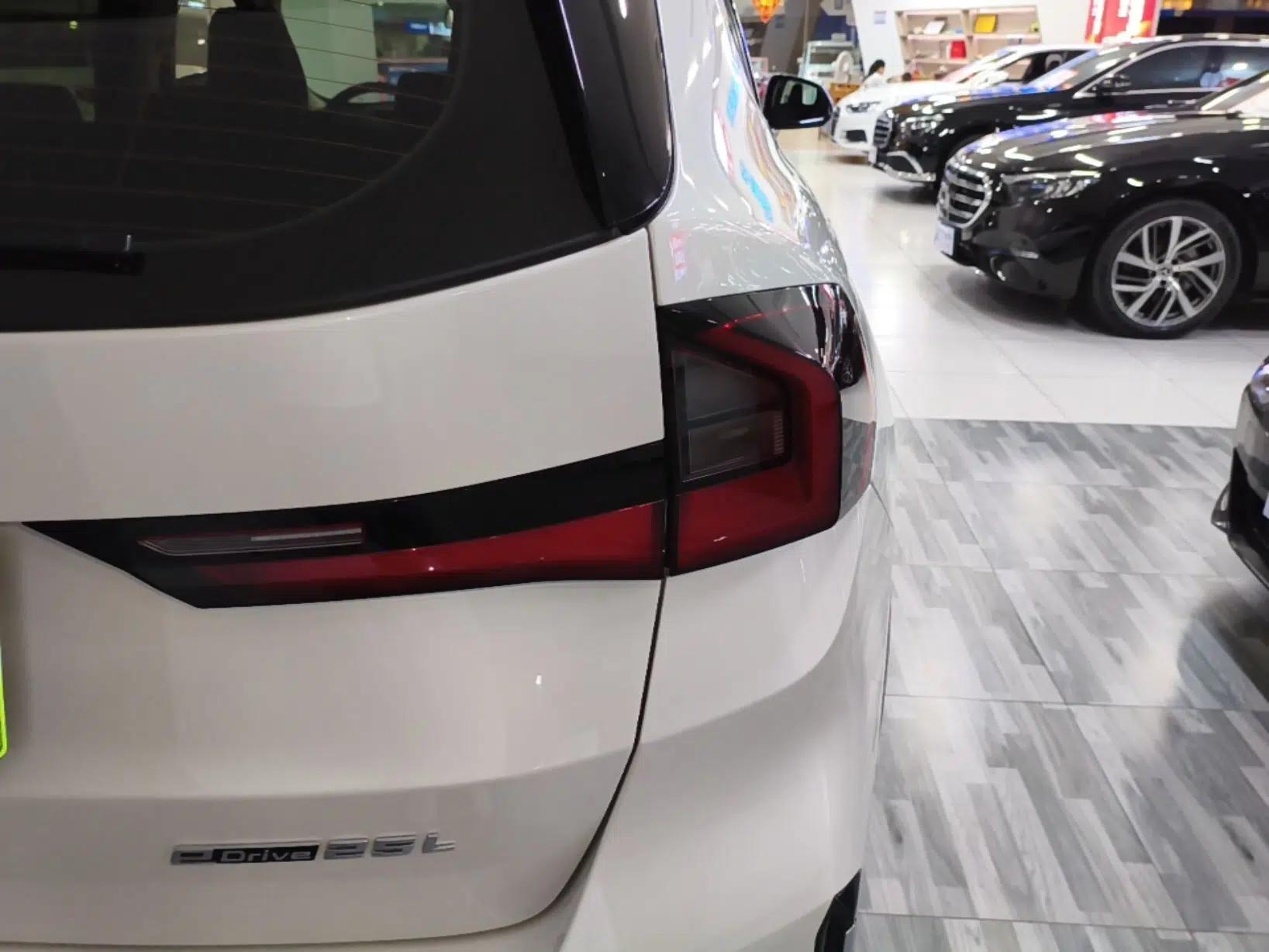 BMW iX1 2023 eDrive25L X Design Package — миниатюра 14