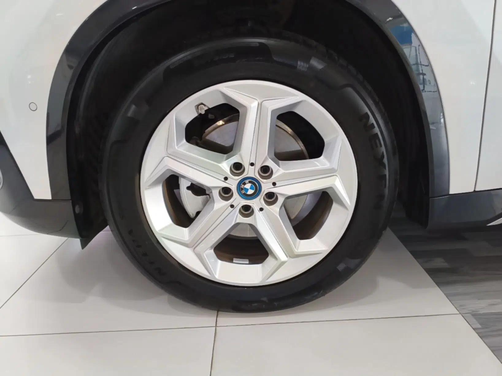 BMW iX1 2023 eDrive25L X Design Package — миниатюра 15