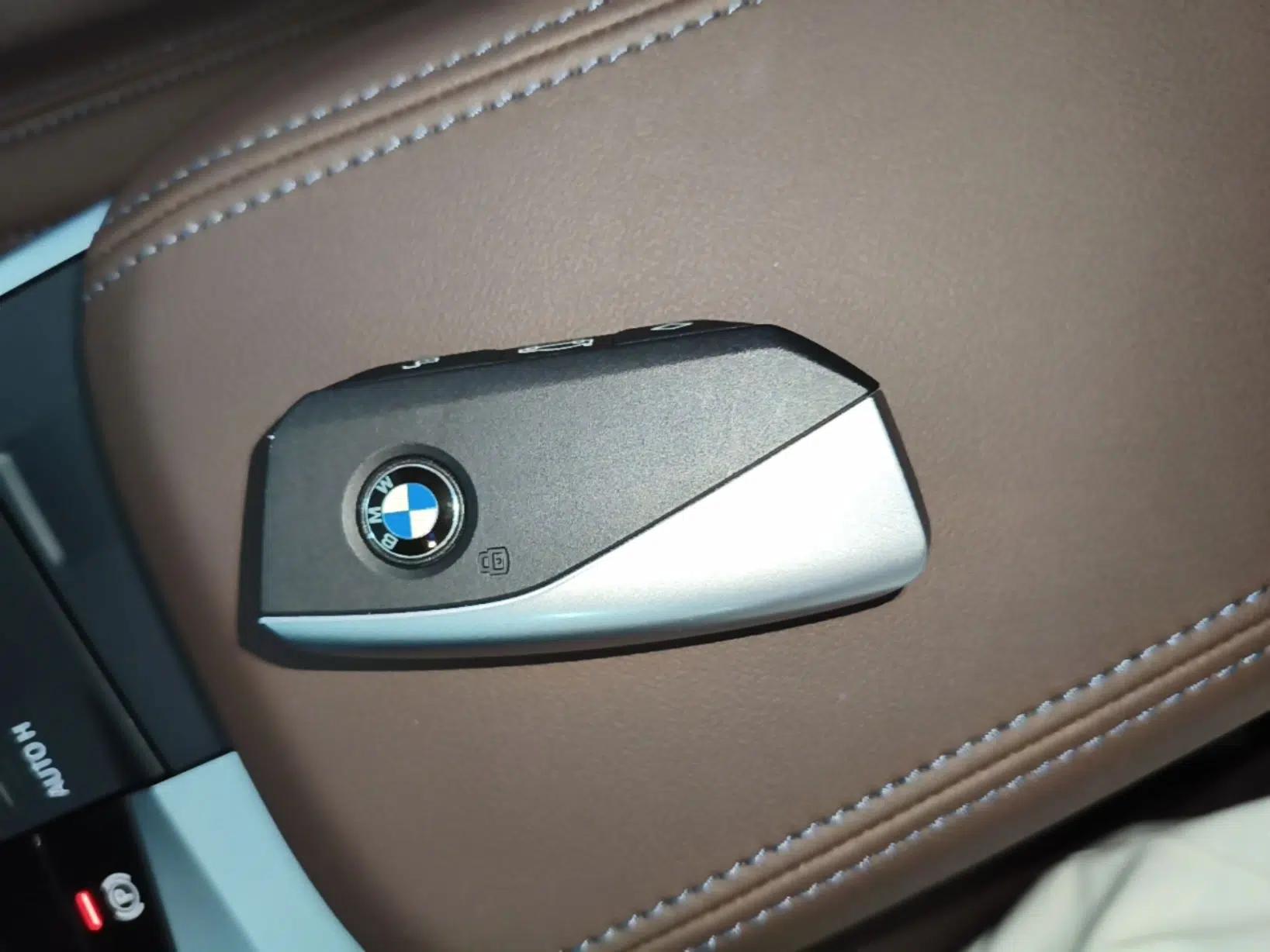 BMW iX1 2023 eDrive25L X Design Package — миниатюра 28