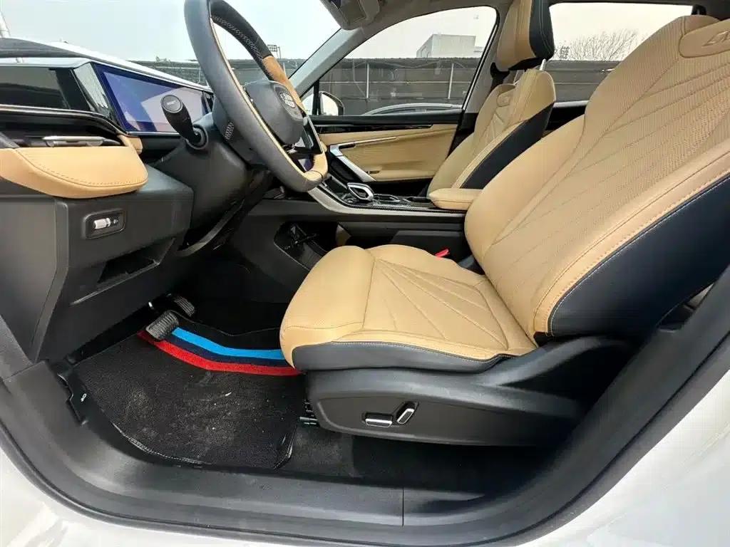 Geely Boyue L 2023 1.5TD DCT Premium Edition — миниатюра 9