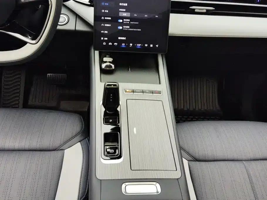 Geely Boyue L 2024 1.5TD DCT Premium Edition — миниатюра 16