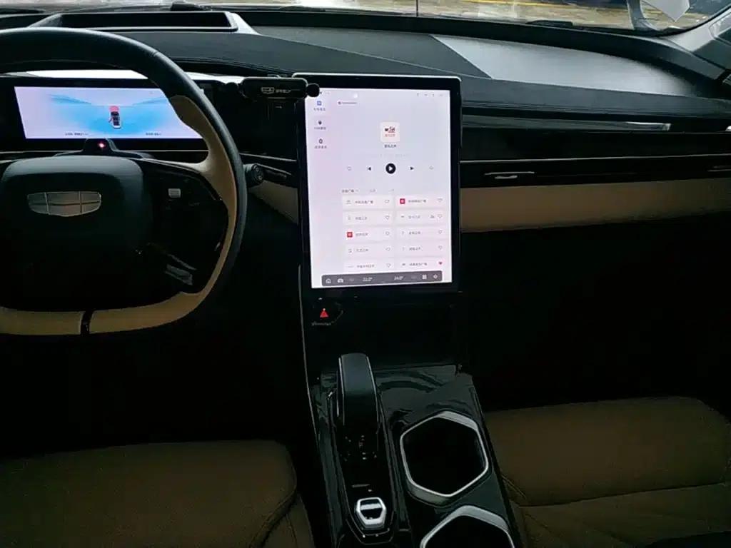 Geely Boyue L 2023 2.0TD DCT Flagship Edition — миниатюра 13