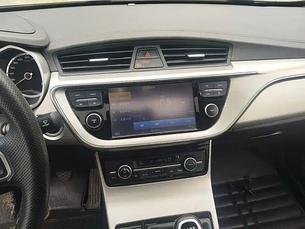 Geely Emgrand GL 2017 1.3T Manual Elite — миниатюра 13