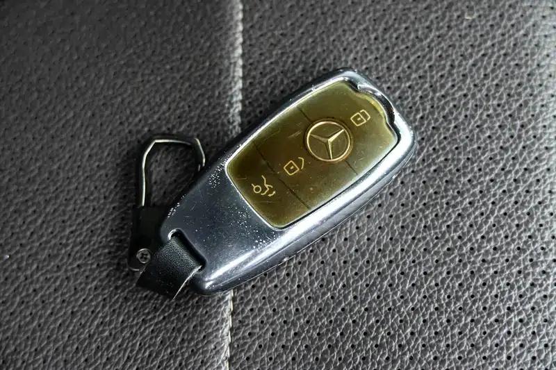 2021 Mercedes-Benz GLC 300 L 4MATIC Dynamic — миниатюра 11