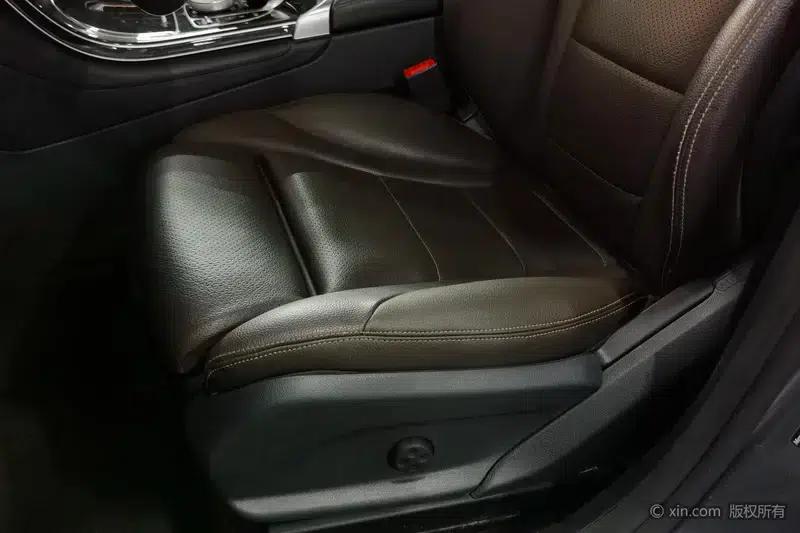 2017 Mercedes-Benz GLC 260 4MATIC Dynamic — миниатюра 18