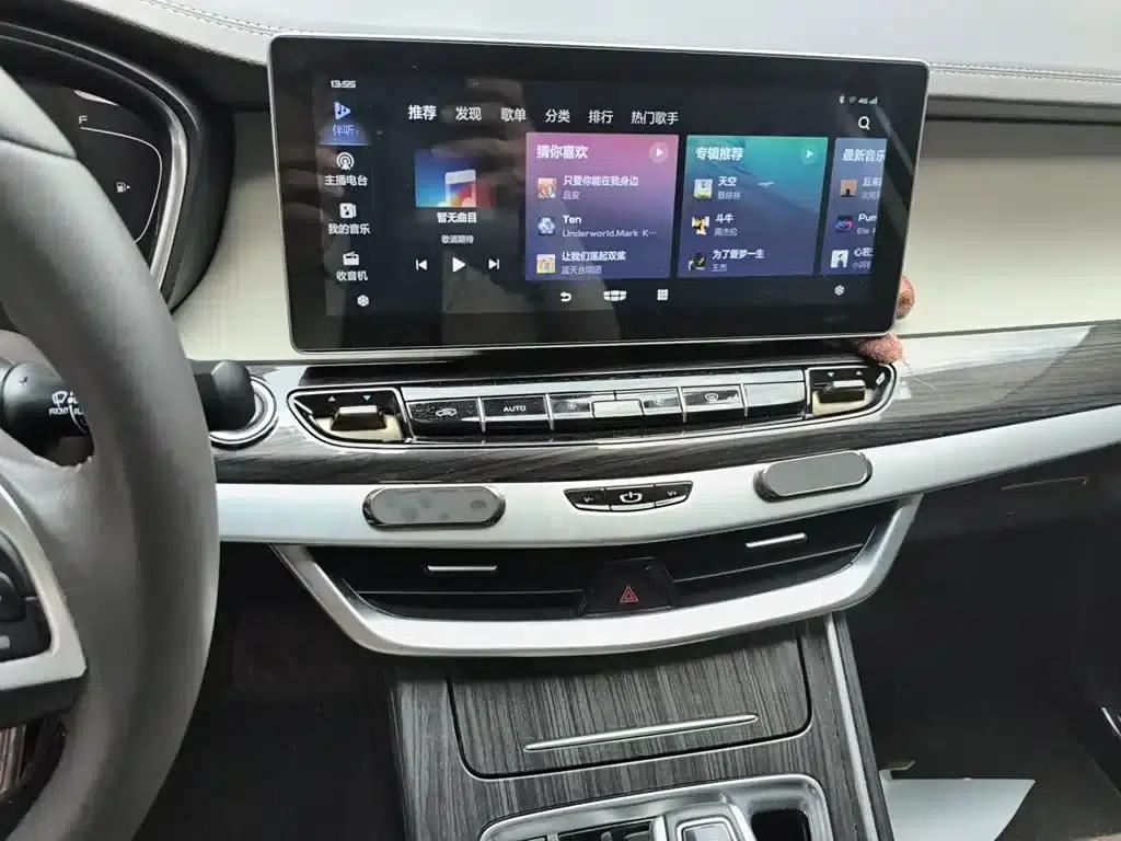 Geely Jiaji 2021 Smart Power 1.5TD DCT Premium Edition — миниатюра 10